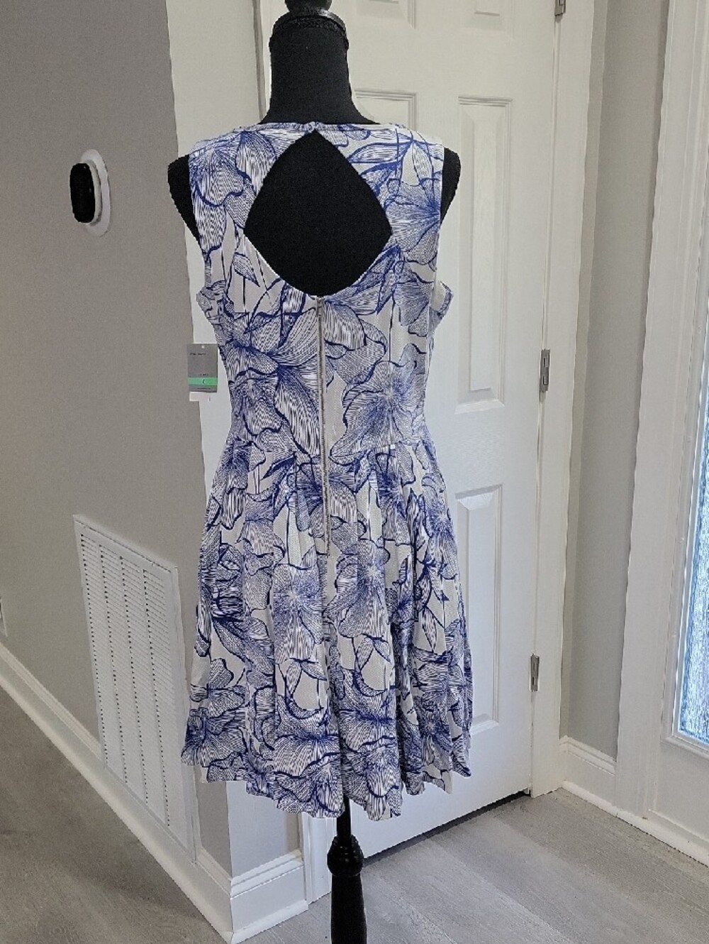 Sleeveless White & Blue Floral Fit-and-Flare Dress - Picture 5 of 11